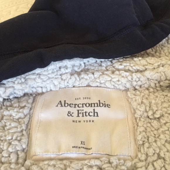 Button up sweater - Picture 3 of 3